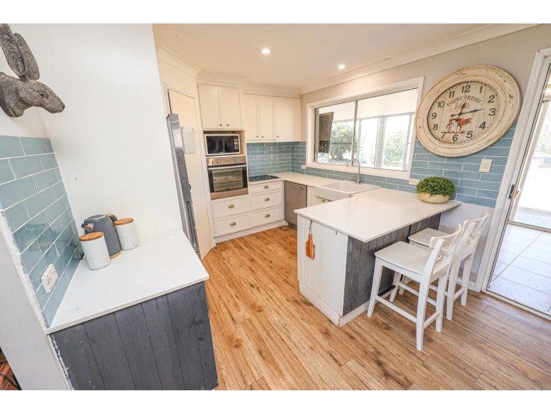 22 Harpeng Road, Wivenhoe Pocket QLD 4306