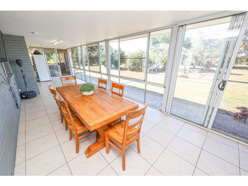 22 Harpeng Road, Wivenhoe Pocket QLD 4306