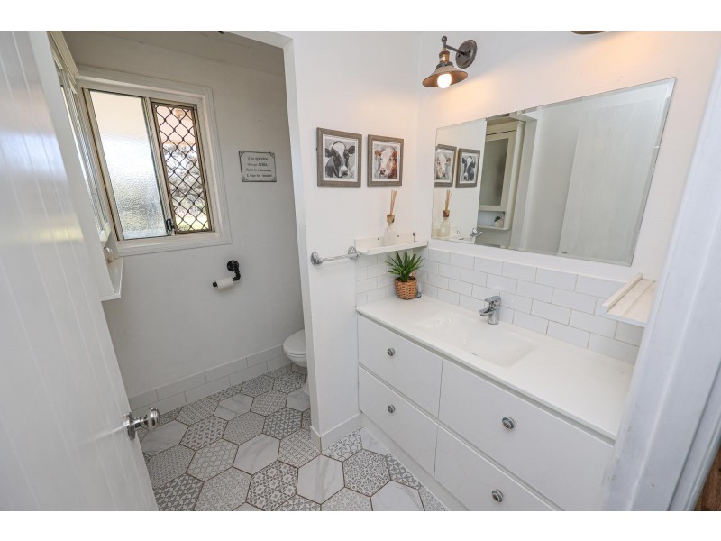 22 Harpeng Road, Wivenhoe Pocket QLD 4306