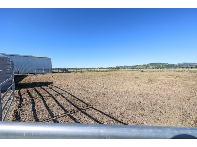 22 Harpeng Road, Wivenhoe Pocket QLD 4306