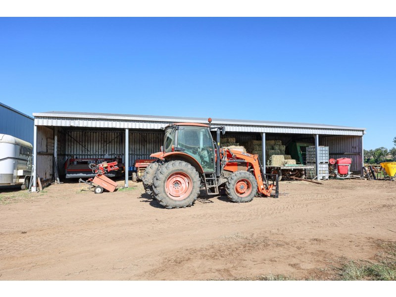 22 Harpeng Road, Wivenhoe Pocket QLD 4306