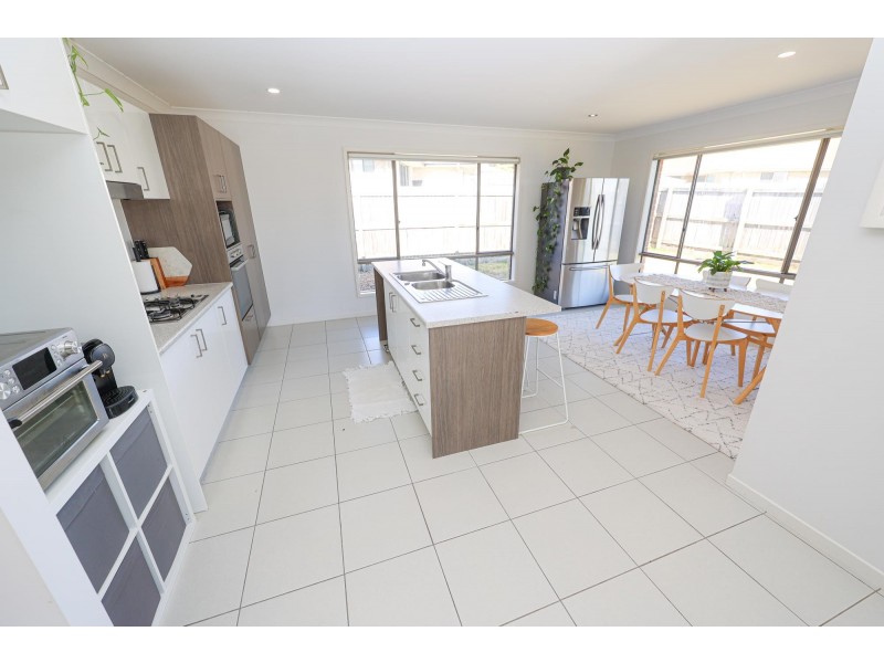 36 Peregrine Drive, Lowood QLD 4311