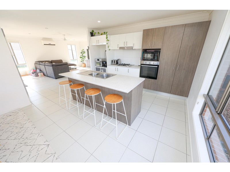 36 Peregrine Drive, Lowood QLD 4311