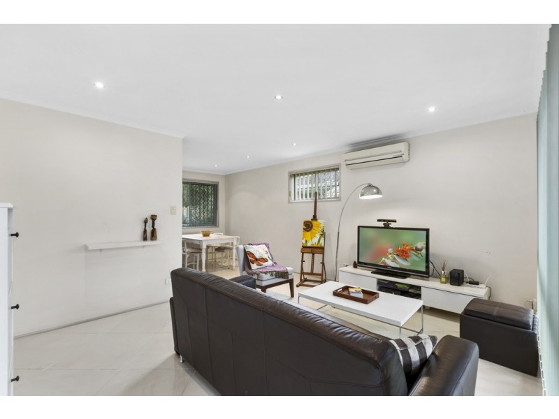 21 Robyn Street, Chapel Hill QLD 4069