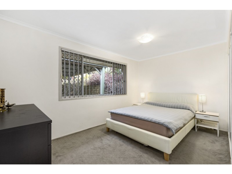 21 Robyn Street, Chapel Hill QLD 4069