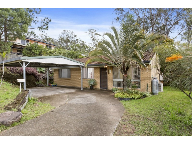 21 Robyn Street, Chapel Hill QLD 4069