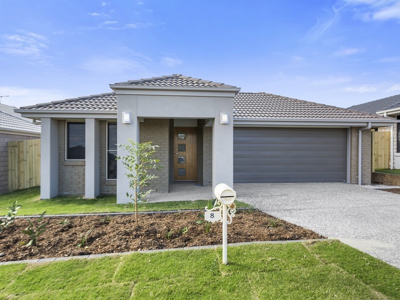 8 Maurie Pears Cr, Pimpama QLD 4209