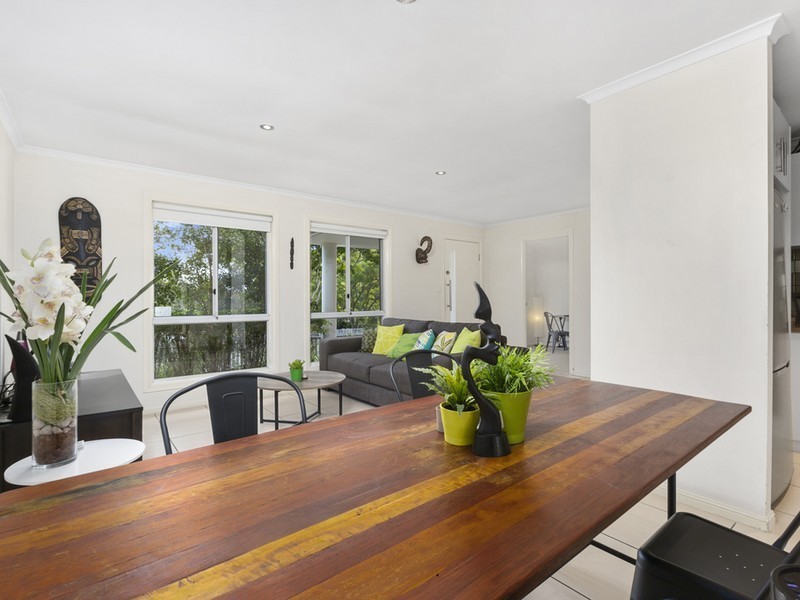 28 Dove Tree Crescent, Sinnamon Park QLD 4073