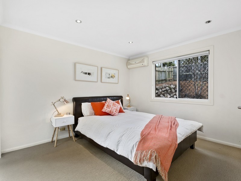 28 Dove Tree Crescent, Sinnamon Park QLD 4073