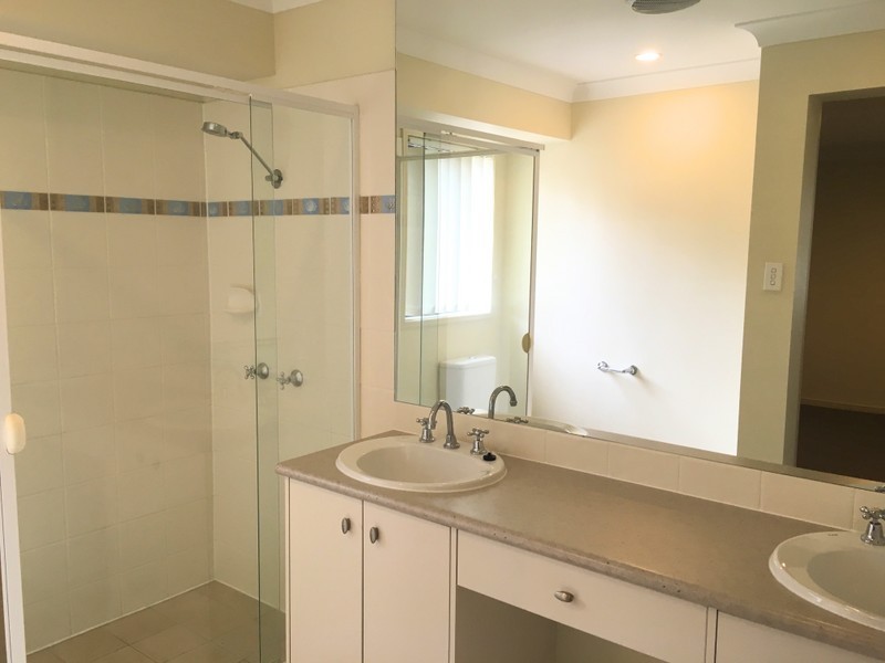 9 St Ives Circuit, Forest Lake QLD 4078