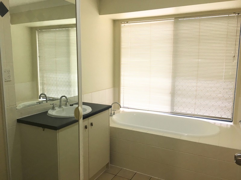 9 St Ives Circuit, Forest Lake QLD 4078