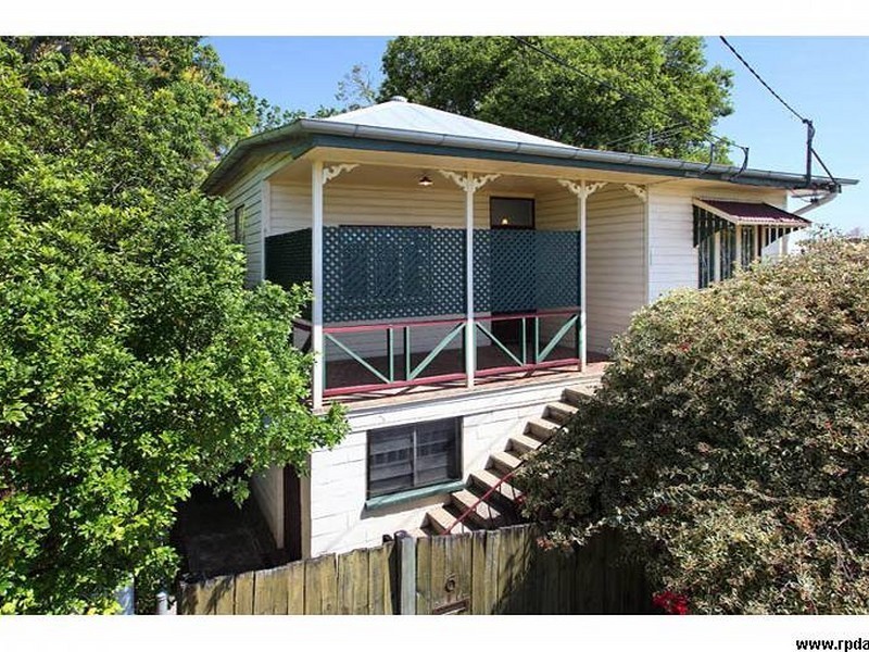6 JONES STREET, Red Hill QLD 4059