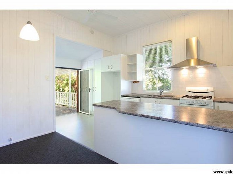 6 JONES STREET, Red Hill QLD 4059