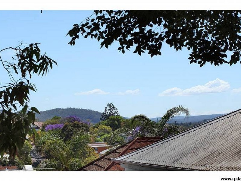 6 JONES STREET, Red Hill QLD 4059