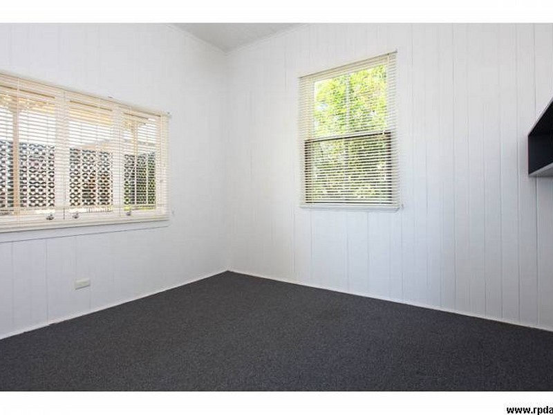 6 JONES STREET, Red Hill QLD 4059
