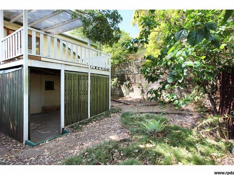 6 JONES STREET, Red Hill QLD 4059