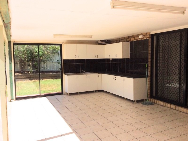 92 Oakmont Ave, Oxley QLD 4075