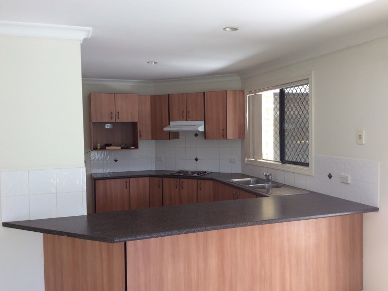 92 Oakmont Ave, Oxley QLD 4075