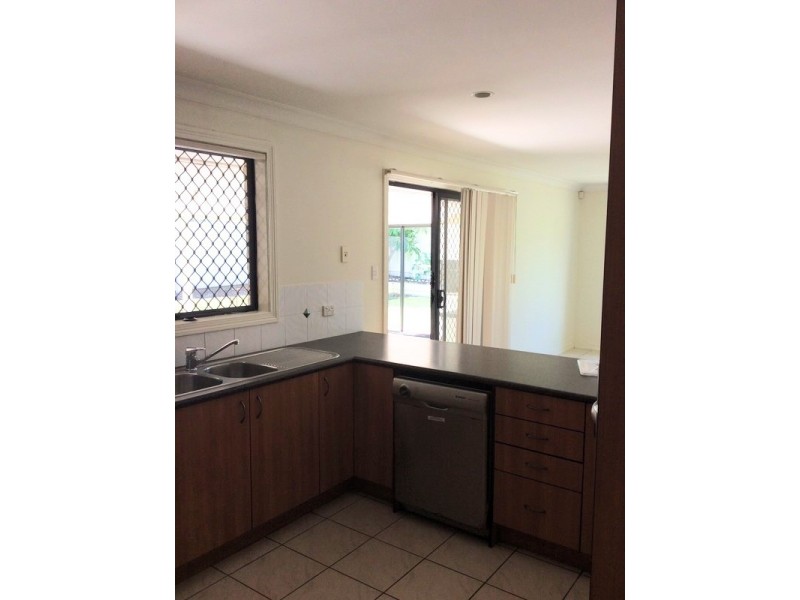 92 Oakmont Ave, Oxley QLD 4075