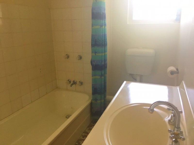 1127 Logan Road, Holland Park QLD 4121