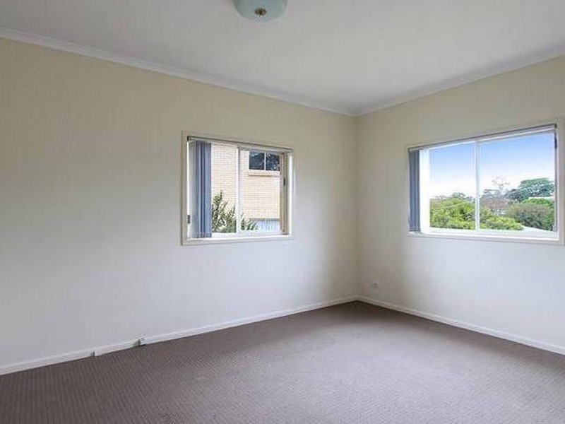 13 Captain Street, Holland Park QLD 4121