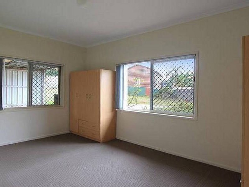 13 Captain Street, Holland Park QLD 4121