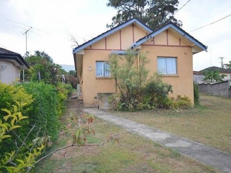 13 Captain Street, Holland Park QLD 4121