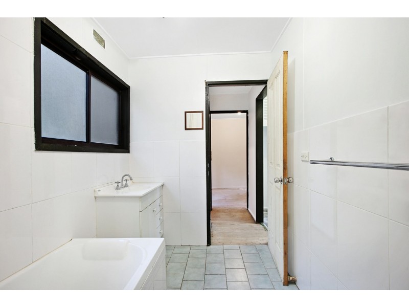 18 Palmgrove Place, North Avoca NSW 2260