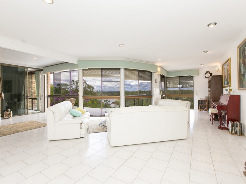 155 Mt Ommaney Drive, Jindalee QLD 4074