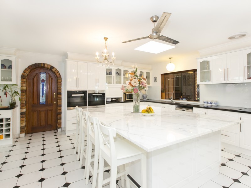 155 Mt Ommaney Drive, Jindalee QLD 4074