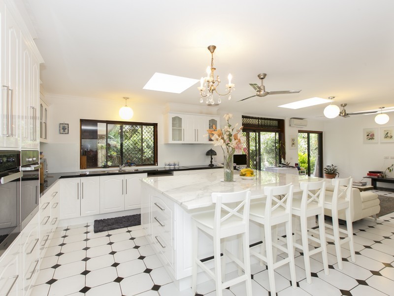 155 Mt Ommaney Drive, Jindalee QLD 4074