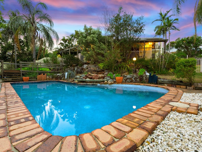 5 Lawson Court, Mount Ommaney QLD 4074