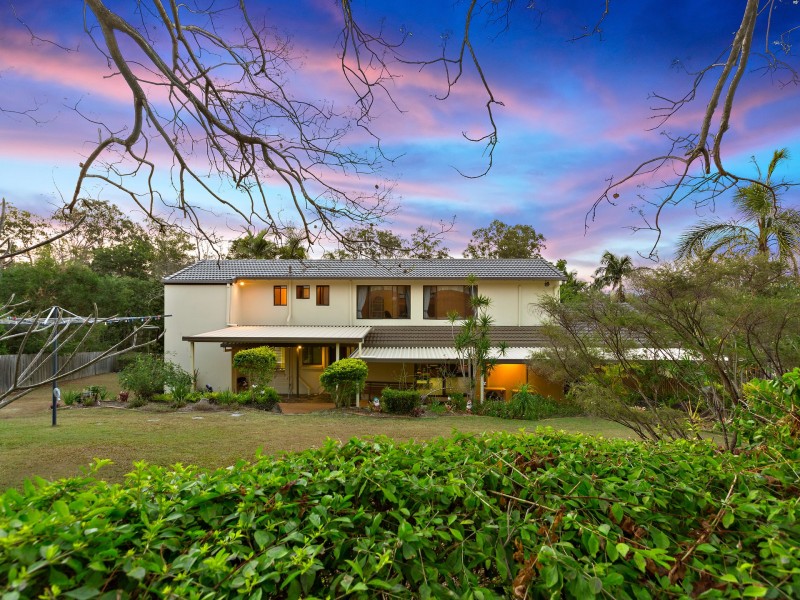 5 Lawson Court, Mount Ommaney QLD 4074