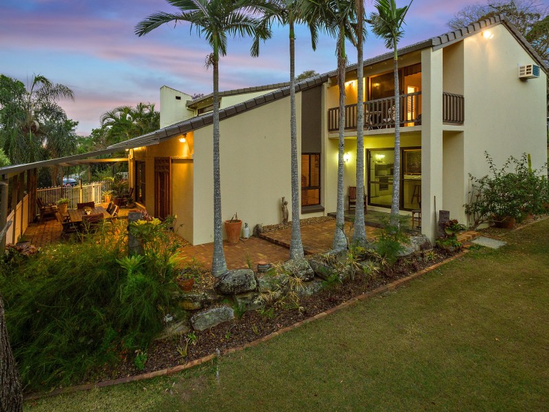 5 Lawson Court, Mount Ommaney QLD 4074