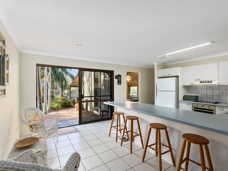 5 Lawson Court, Mount Ommaney QLD 4074