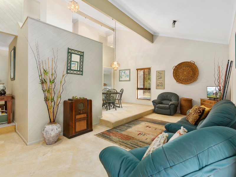 5 Lawson Court, Mount Ommaney QLD 4074