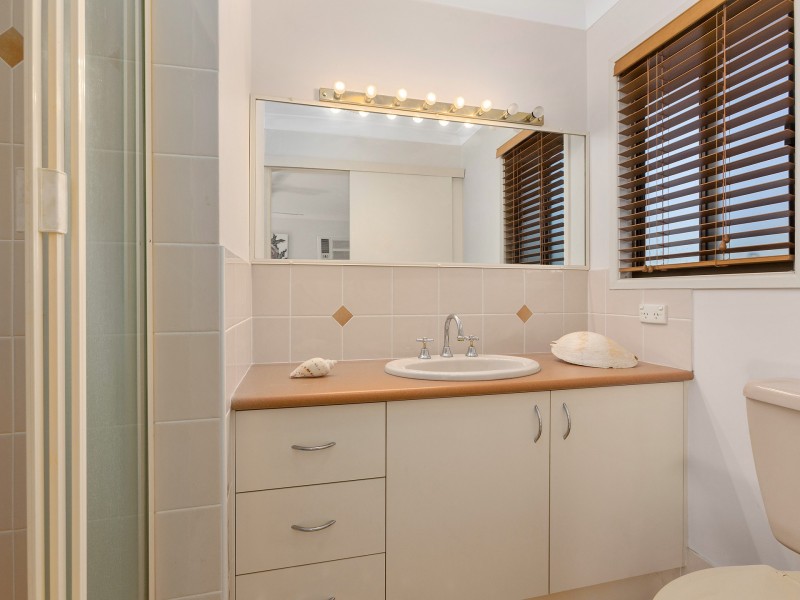 5 Lawson Court, Mount Ommaney QLD 4074