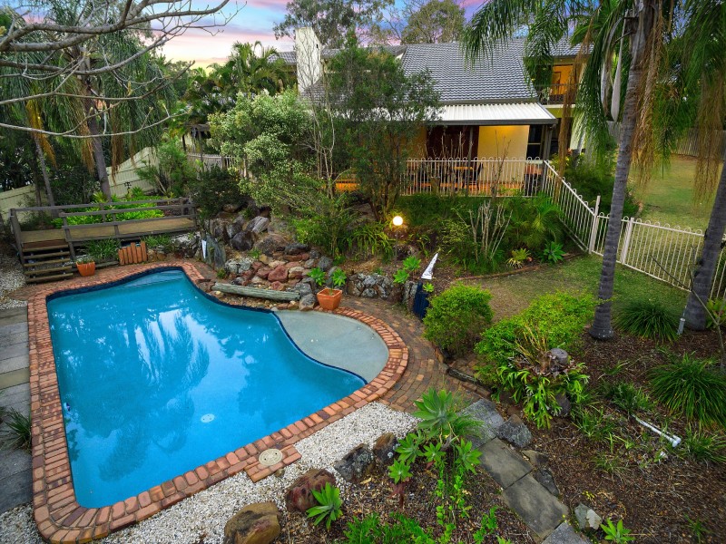 5 Lawson Court, Mount Ommaney QLD 4074