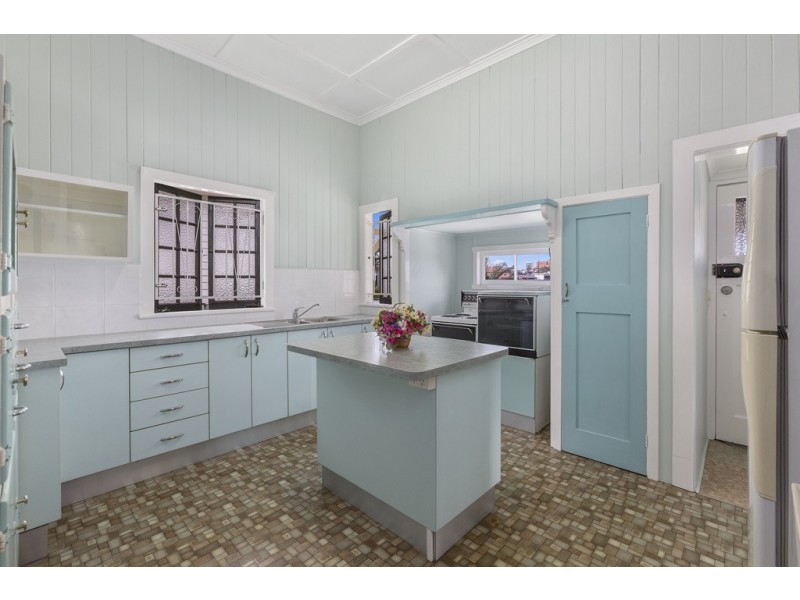 4 Moore St, Milton QLD 4064