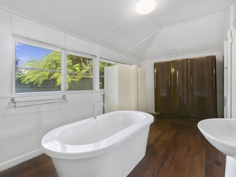 1384 Creek Road, Carina QLD 4152