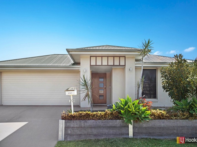 10 Lyrebird Crescent, Upper Kedron QLD 4055