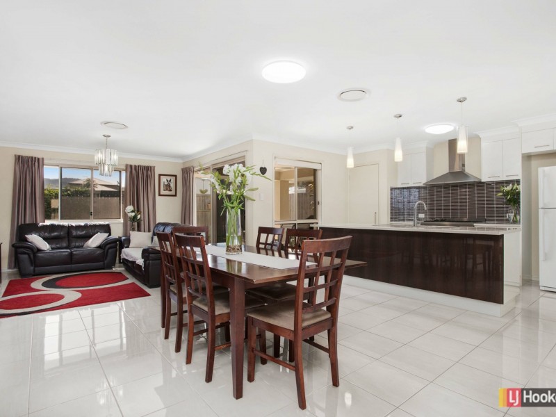 10 Lyrebird Crescent, Upper Kedron QLD 4055