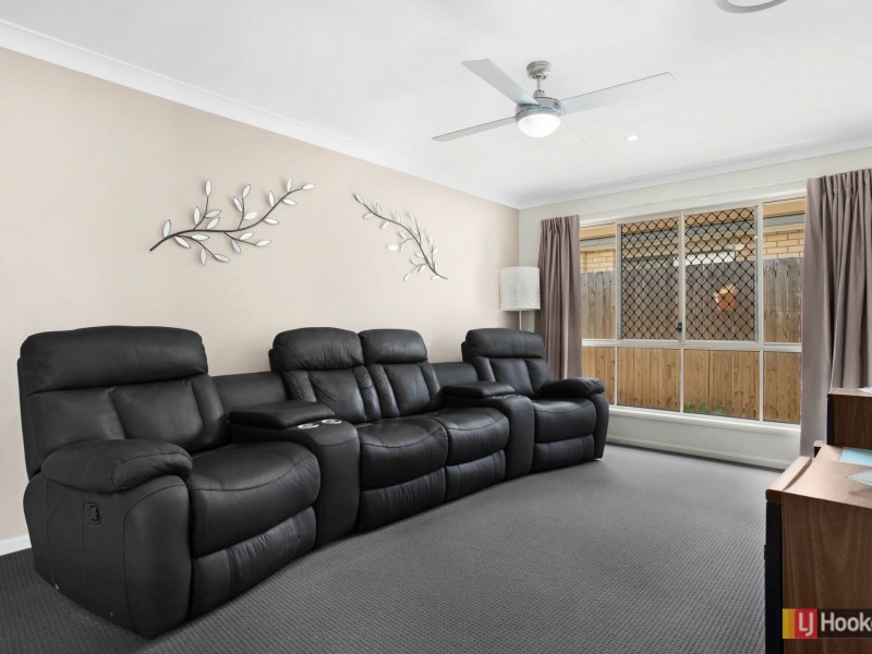10 Lyrebird Crescent, Upper Kedron QLD 4055