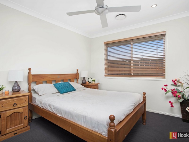 10 Lyrebird Crescent, Upper Kedron QLD 4055