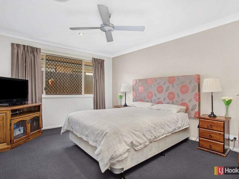 10 Lyrebird Crescent, Upper Kedron QLD 4055