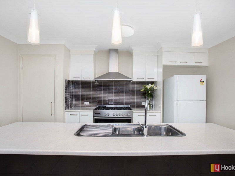 10 Lyrebird Crescent, Upper Kedron QLD 4055