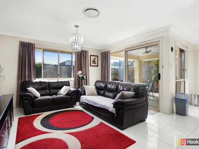 10 Lyrebird Crescent, Upper Kedron QLD 4055