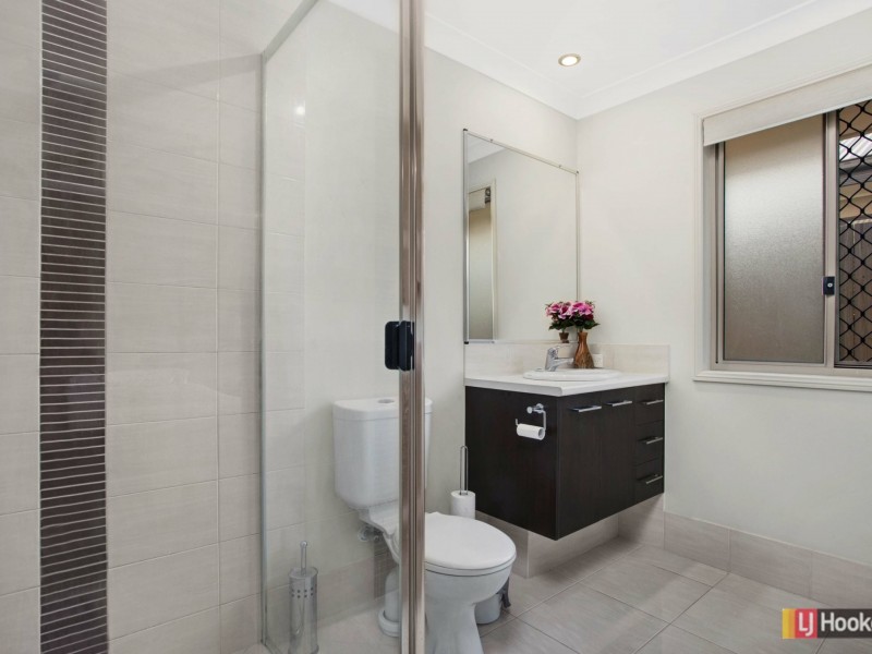 10 Lyrebird Crescent, Upper Kedron QLD 4055