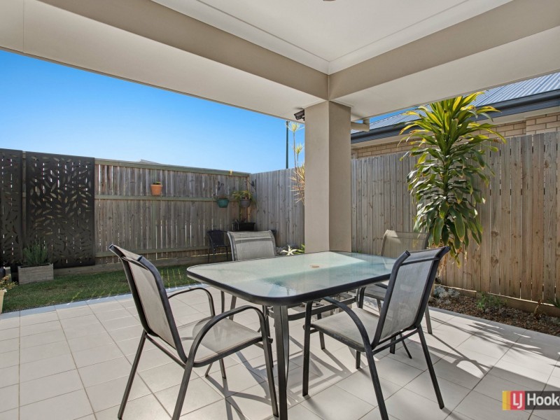 10 Lyrebird Crescent, Upper Kedron QLD 4055