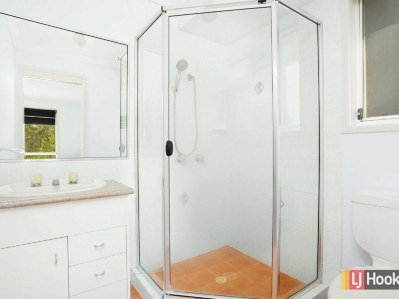 19 Outlook Terrace, Ferny Grove QLD 4055